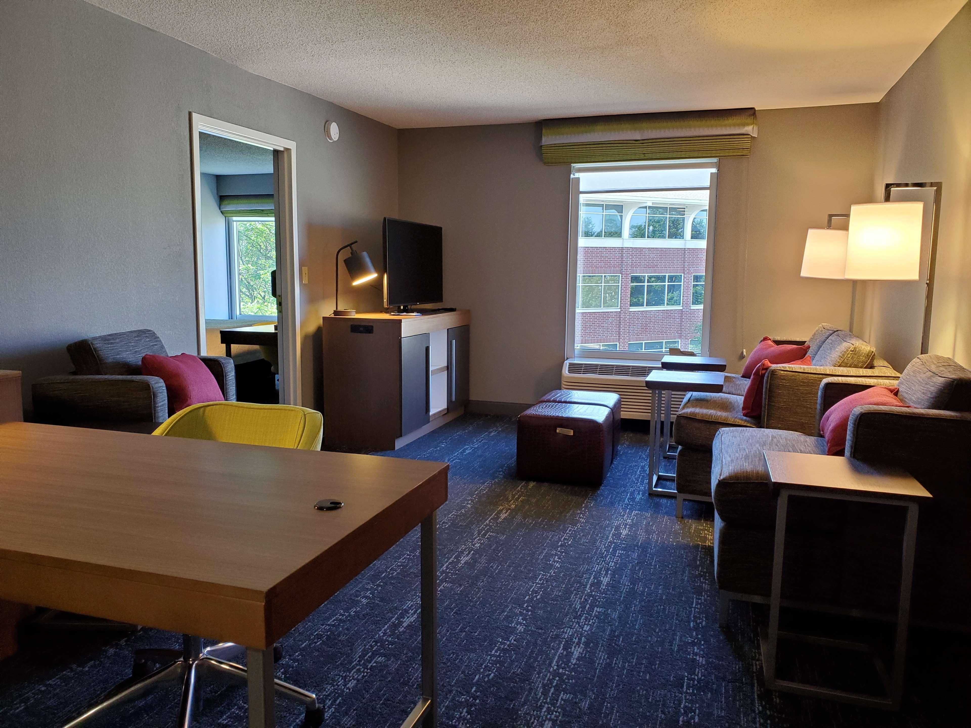 Hampton Inn & Suites Newtown Yardley Zewnętrze zdjęcie