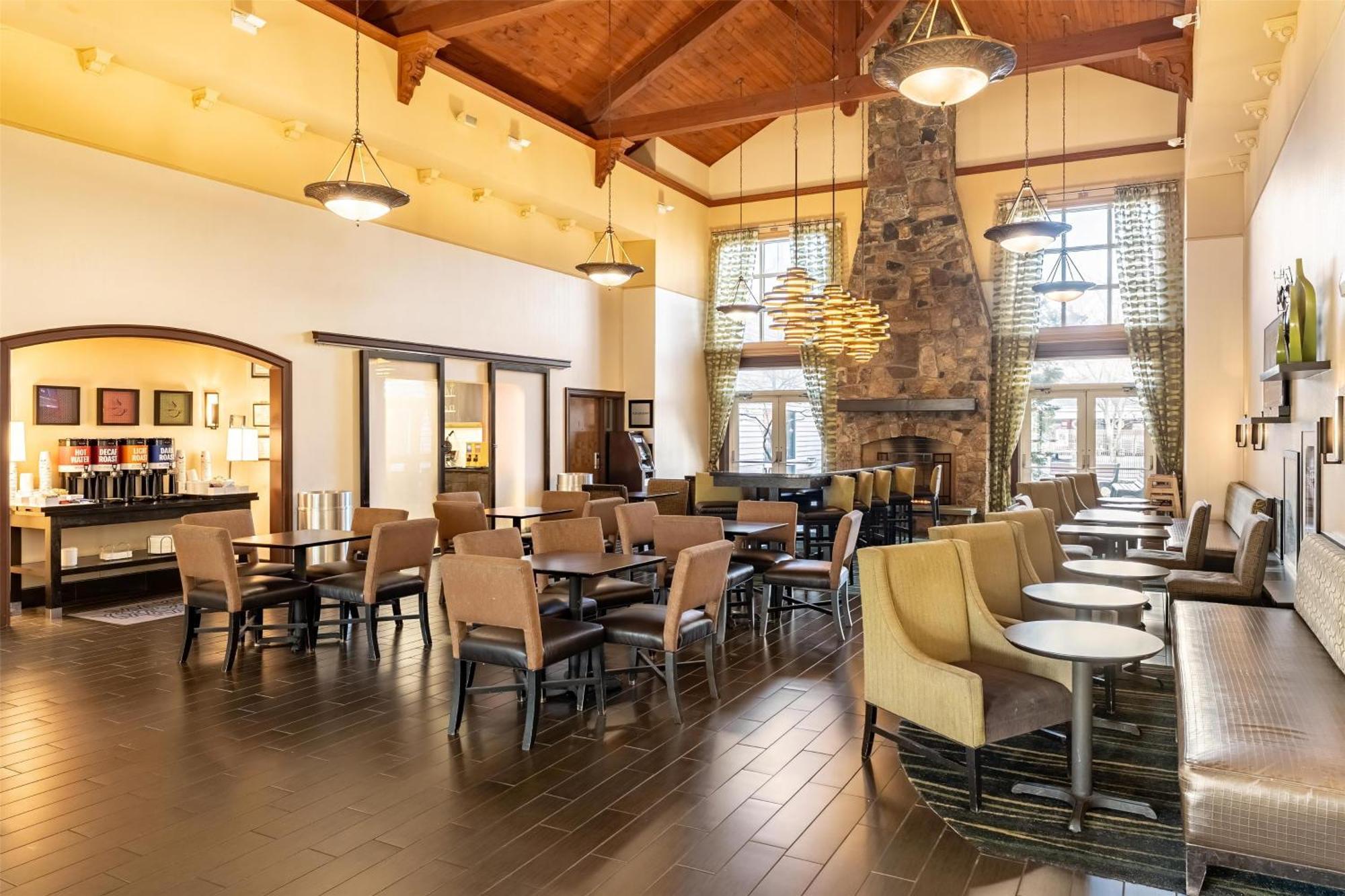 Hampton Inn & Suites Newtown Yardley Zewnętrze zdjęcie